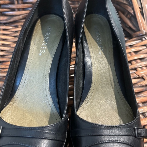 AEROSOLES Black Classic Heels with Medium Block Heel - Picture 9 of 11